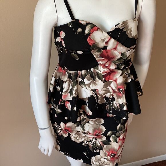 NWT Charlotte Russe Floral Peplum Dress - Picture 4 of 12